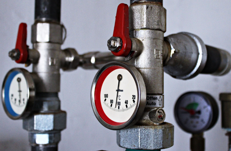 Fluctuating Water Pressure - What Are The Signs Of A Burst Pipe?